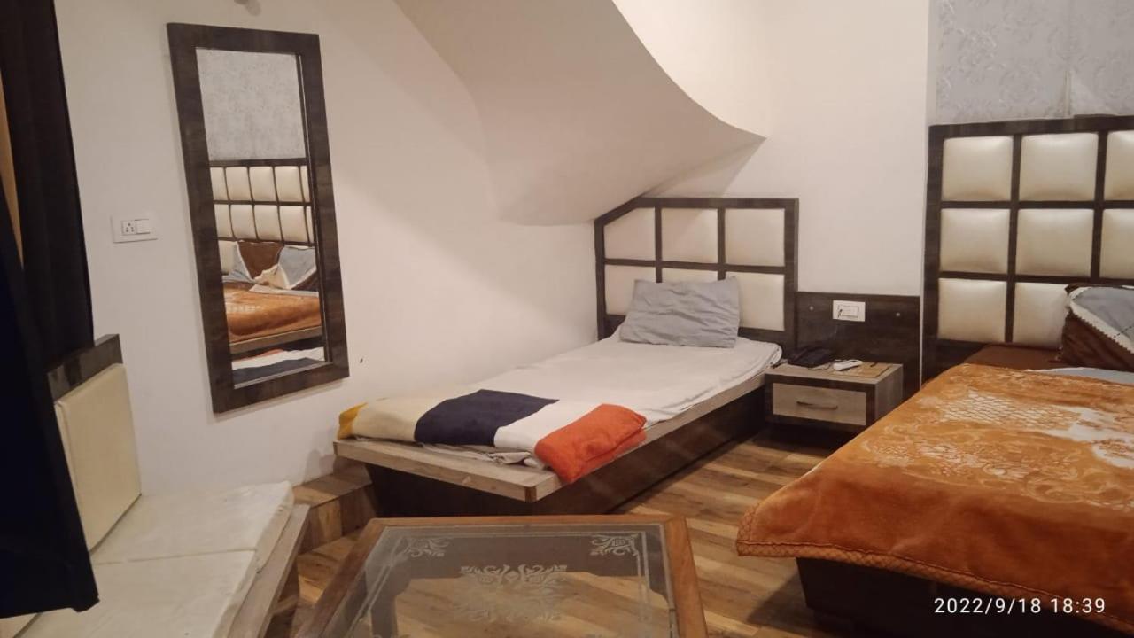 Hotel Unique House Amritsar Zewnętrze zdjęcie